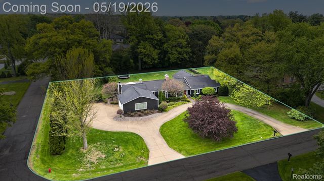 3952 Cottontail Lane, Bloomfield Hills, MI 48301