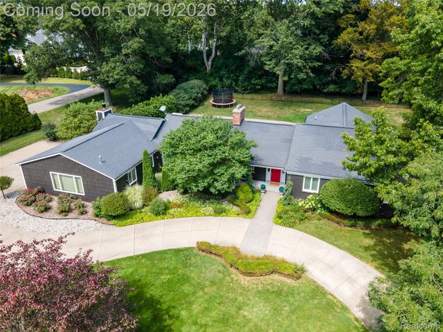 3952 Cottontail Lane, Bloomfield Hills, MI 48301