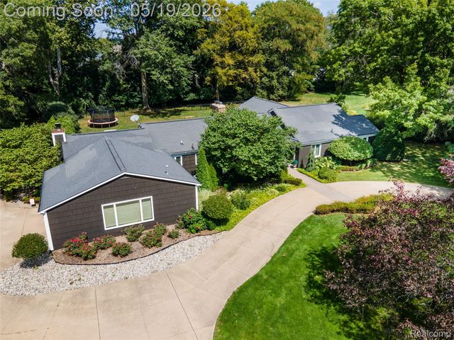 3952 Cottontail Lane, Bloomfield Hills, MI 48301
