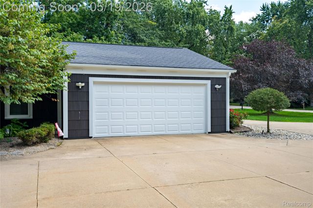 3952 Cottontail Lane, Bloomfield Hills, MI 48301