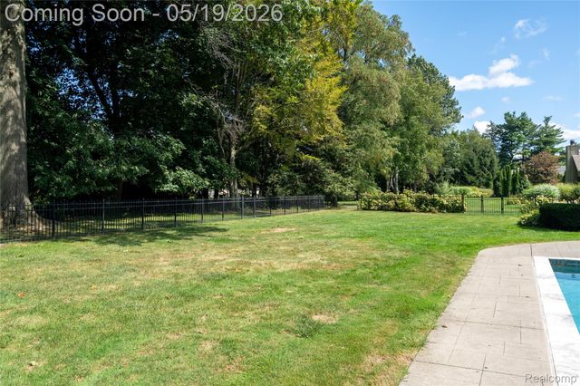 3952 Cottontail Lane, Bloomfield Hills, MI 48301