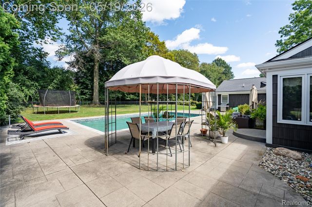 3952 Cottontail Lane, Bloomfield Hills, MI 48301