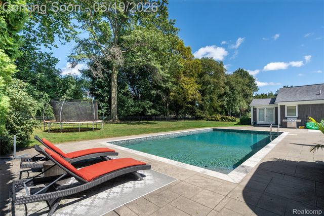 3952 Cottontail Lane, Bloomfield Hills, MI 48301