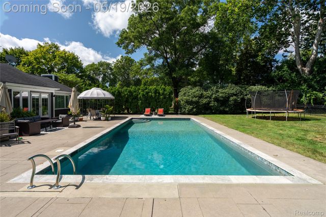 3952 Cottontail Lane, Bloomfield Hills, MI 48301