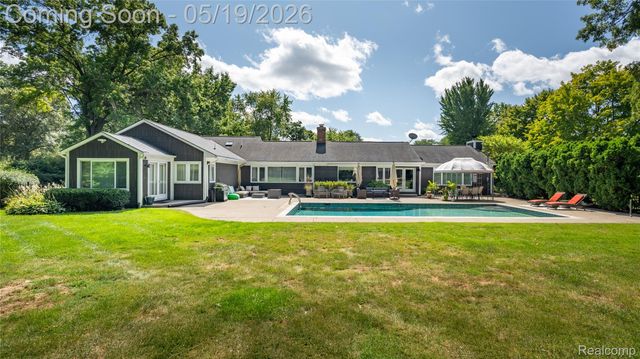 3952 Cottontail Lane, Bloomfield Hills, MI 48301
