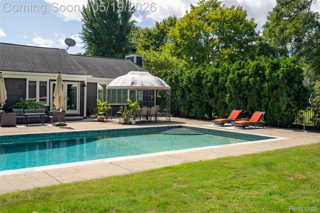 3952 Cottontail Lane, Bloomfield Hills, MI 48301