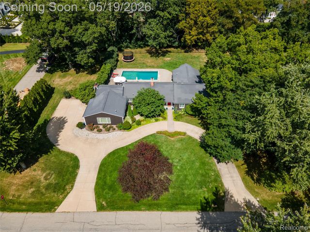 3952 Cottontail Lane, Bloomfield Hills, MI 48301