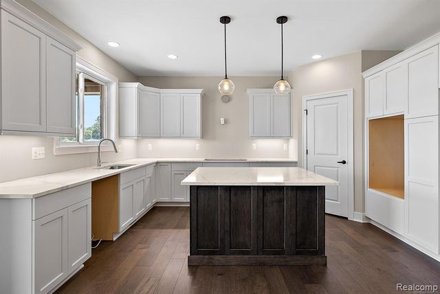 27655 Hagen Rd, Chesterfield Township, MI 48051
