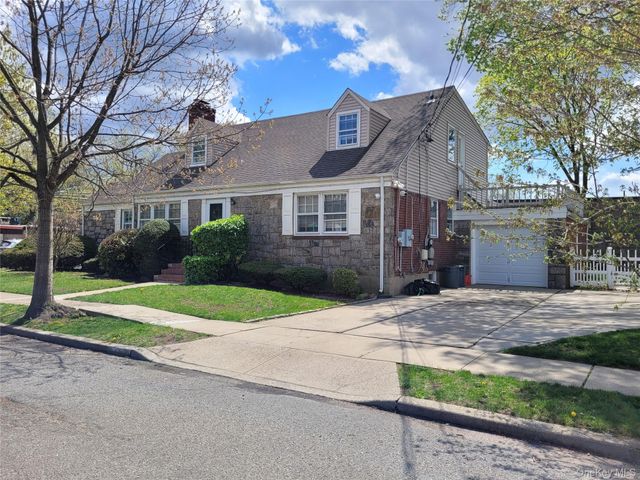 33 Nassau Boulevard, West Hempstead, NY 11552