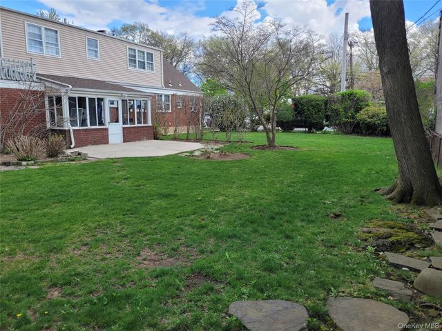 33 Nassau Boulevard, West Hempstead, NY 11552