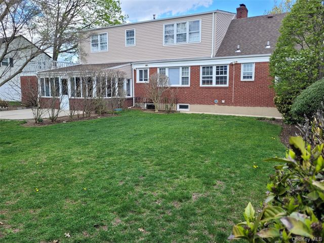33 Nassau Boulevard, West Hempstead, NY 11552
