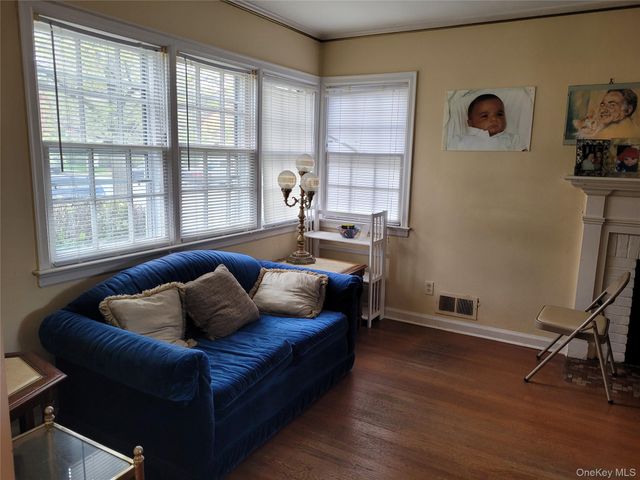 33 Nassau Boulevard, West Hempstead, NY 11552