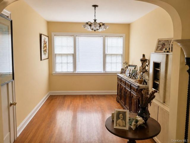 33 Nassau Boulevard, West Hempstead, NY 11552