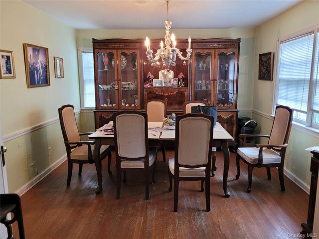 33 Nassau Boulevard, West Hempstead, NY 11552