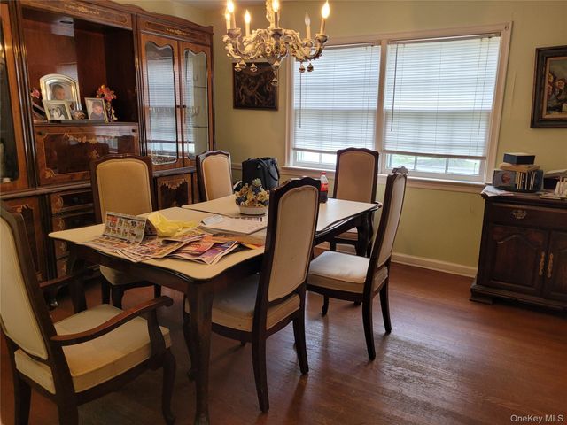 33 Nassau Boulevard, West Hempstead, NY 11552