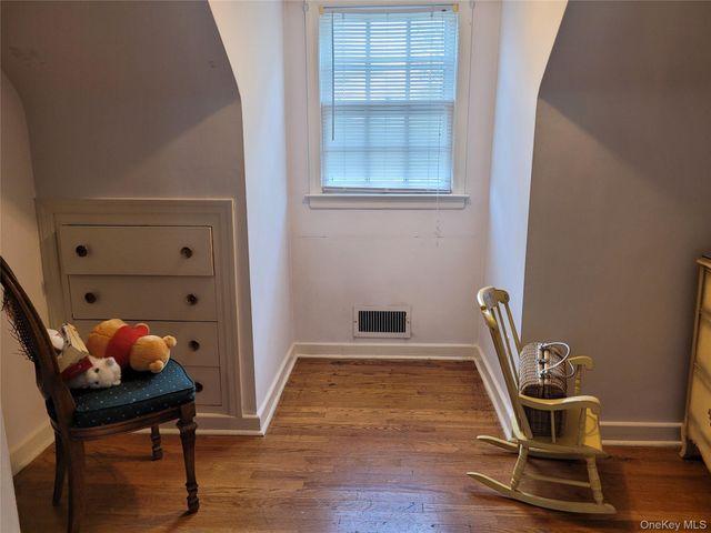 33 Nassau Boulevard, West Hempstead, NY 11552