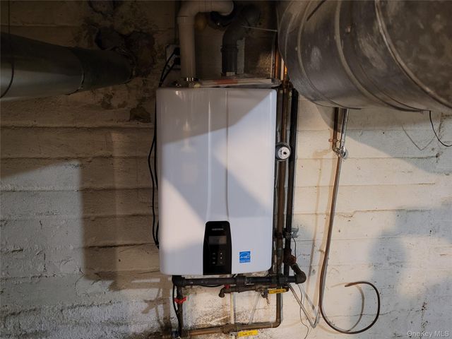 33 Nassau Boulevard, West Hempstead, NY 11552