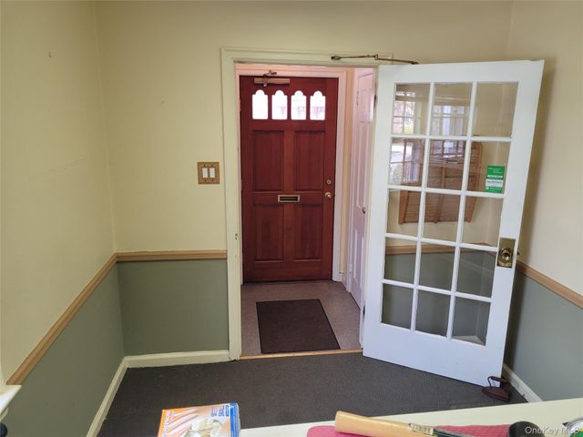 33 Nassau Boulevard, West Hempstead, NY 11552