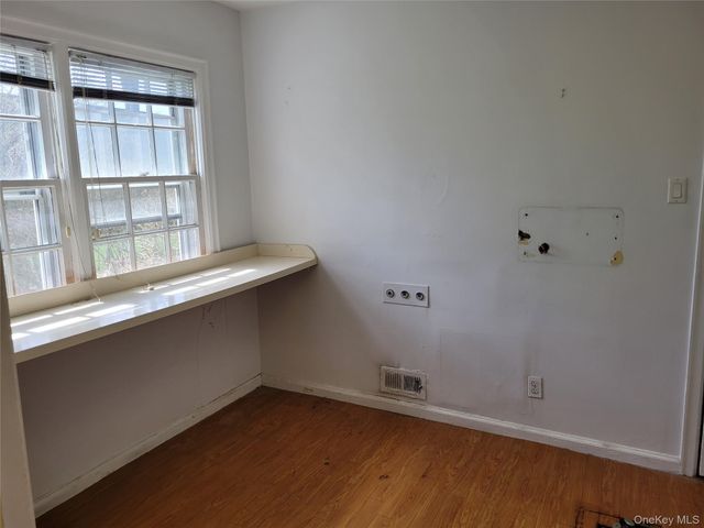 33 Nassau Boulevard, West Hempstead, NY 11552