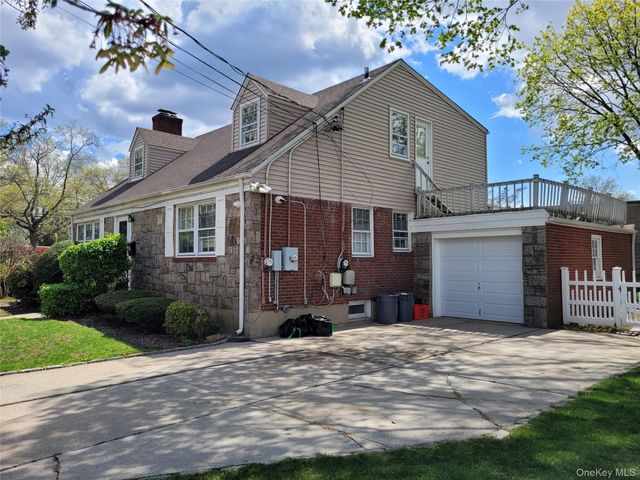 33 Nassau Boulevard, West Hempstead, NY 11552