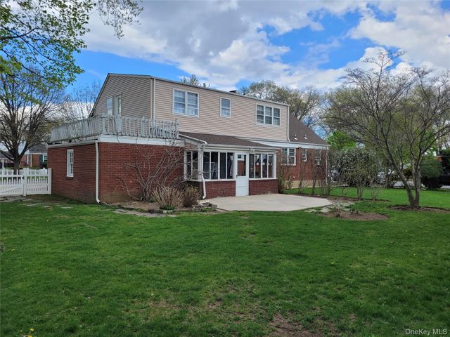 33 Nassau Boulevard, West Hempstead, NY 11552
