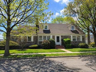 33 Nassau Boulevard, West Hempstead, NY 11552