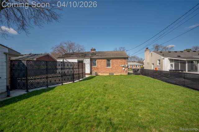 9614 Shadyside Street, Livonia, MI 48150