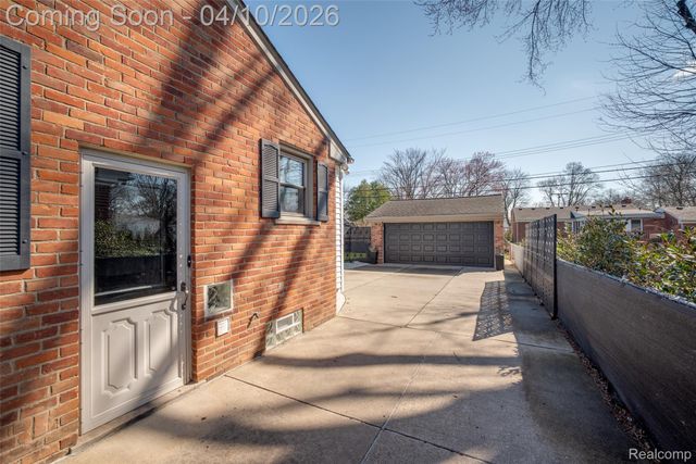 9614 Shadyside Street, Livonia, MI 48150