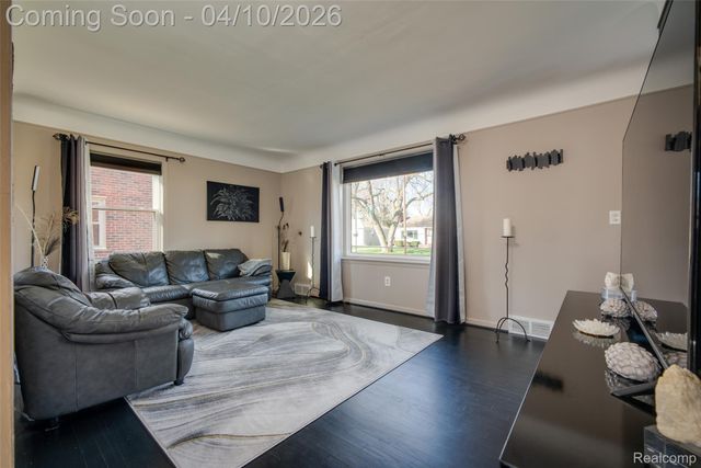 9614 Shadyside Street, Livonia, MI 48150