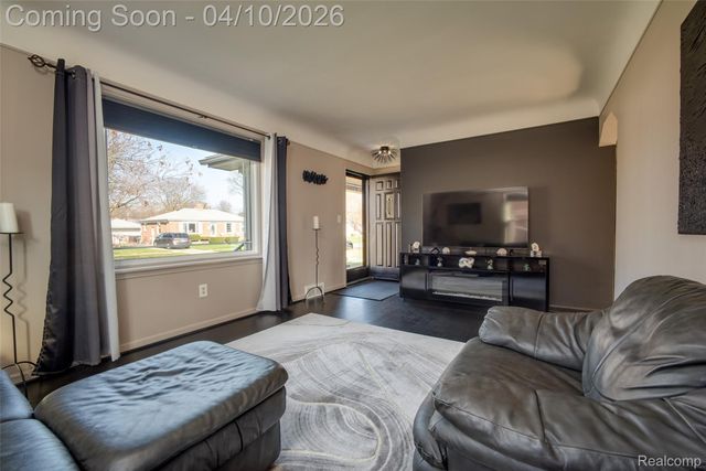 9614 Shadyside Street, Livonia, MI 48150