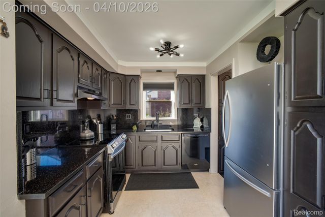 9614 Shadyside Street, Livonia, MI 48150