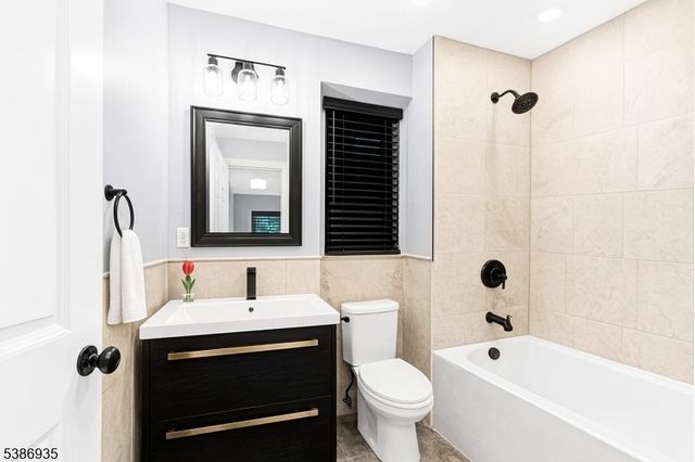 160 Grandview Ave, North Caldwell Boro, NJ 07006