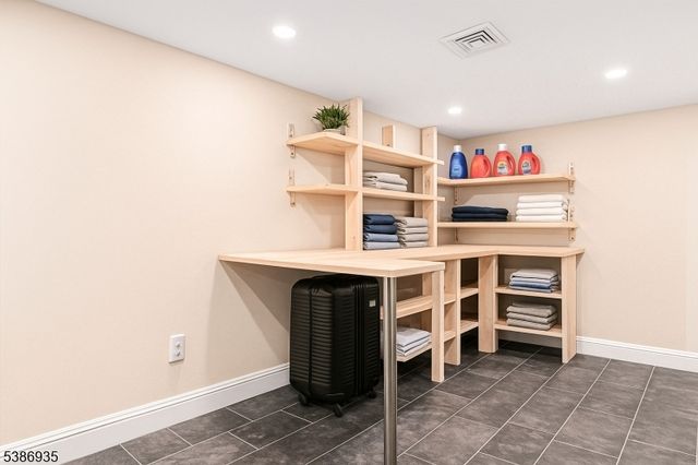 160 Grandview Ave, North Caldwell Boro, NJ 07006