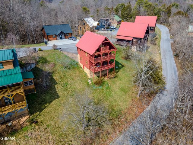 513 Hideaway Ridge Circle, Sevierville, TN 37862