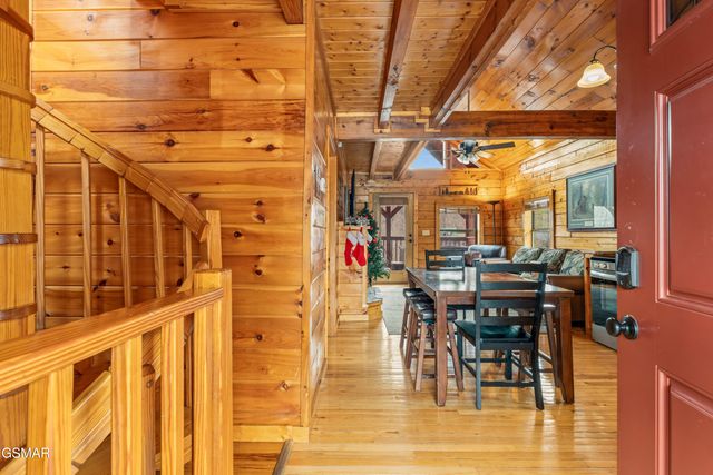 513 Hideaway Ridge Circle, Sevierville, TN 37862