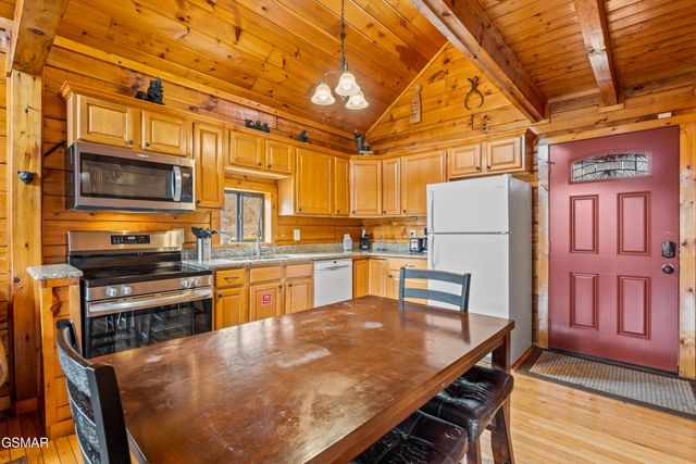 513 Hideaway Ridge Circle, Sevierville, TN 37862