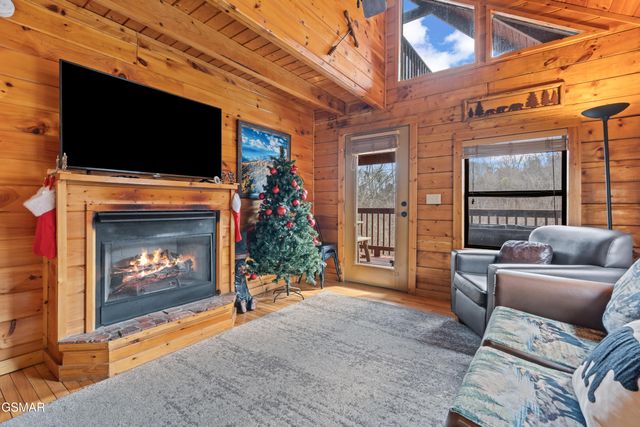 513 Hideaway Ridge Circle, Sevierville, TN 37862