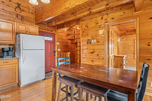 513 Hideaway Ridge Circle, Sevierville, TN 37862