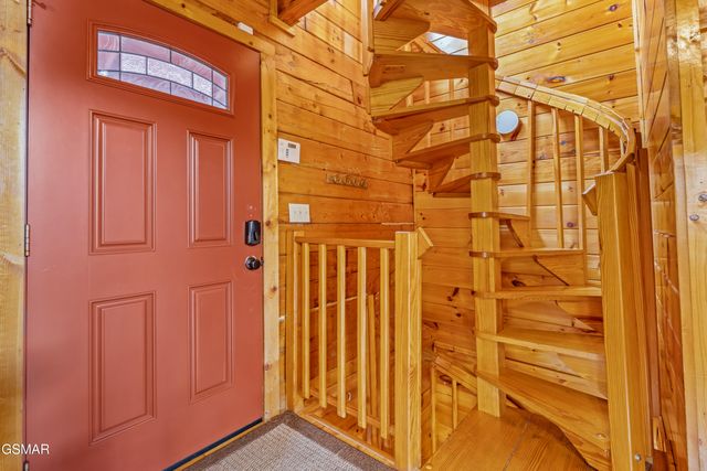 513 Hideaway Ridge Circle, Sevierville, TN 37862