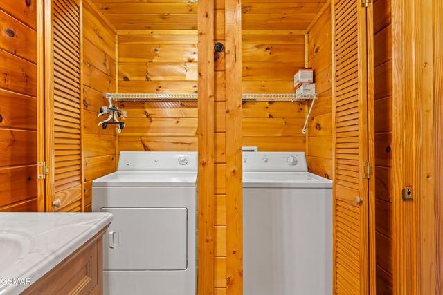 513 Hideaway Ridge Circle, Sevierville, TN 37862