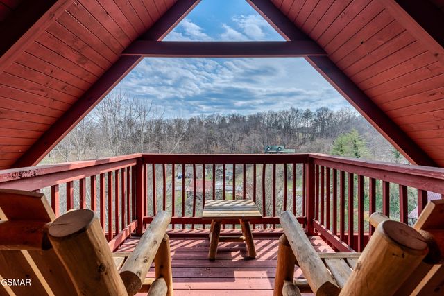 513 Hideaway Ridge Circle, Sevierville, TN 37862