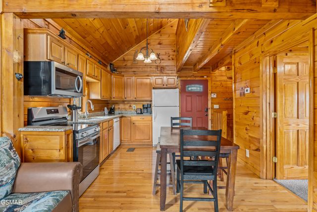 513 Hideaway Ridge Circle, Sevierville, TN 37862