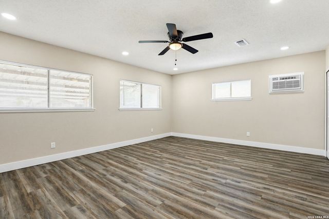 7907 STAGECOACH LN, San Antonio, TX 78227