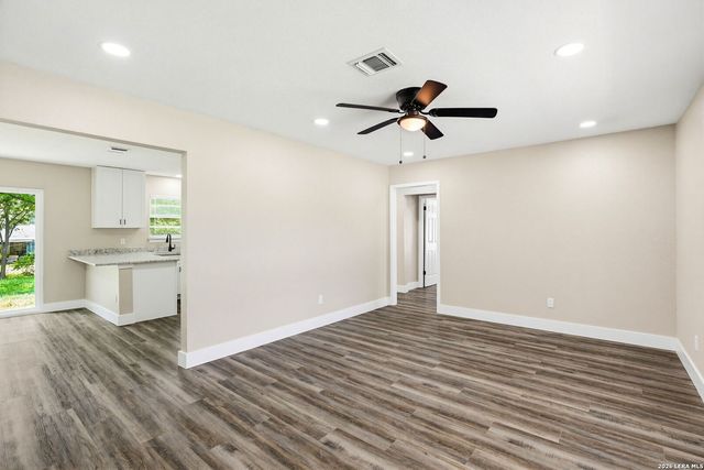 7907 STAGECOACH LN, San Antonio, TX 78227