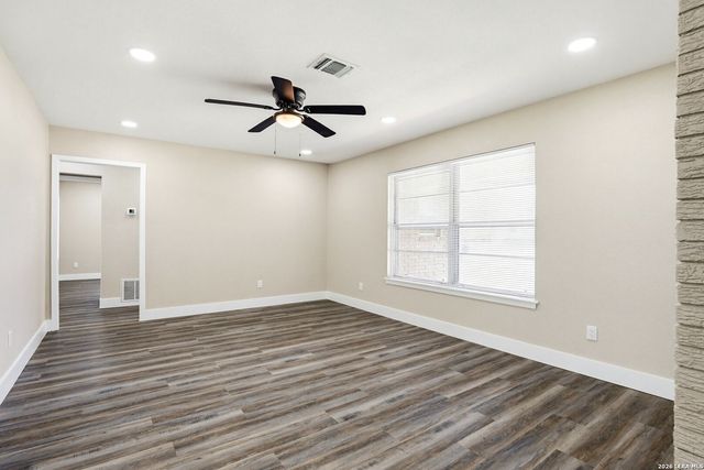 7907 STAGECOACH LN, San Antonio, TX 78227