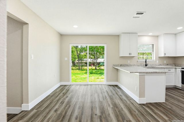 7907 STAGECOACH LN, San Antonio, TX 78227