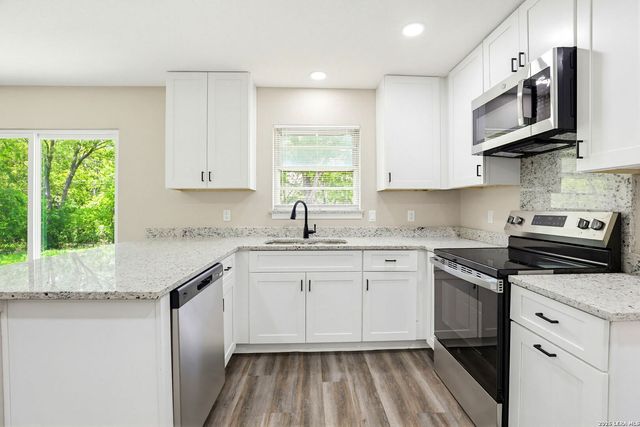 7907 STAGECOACH LN, San Antonio, TX 78227