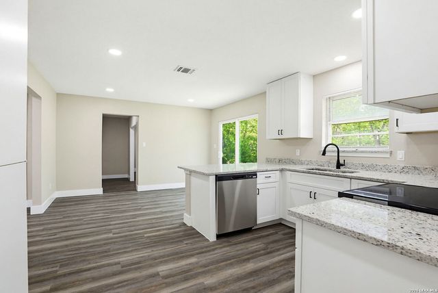 7907 STAGECOACH LN, San Antonio, TX 78227