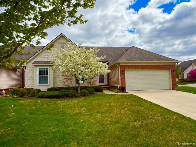 27992 Tremonte Drive 12, New Hudson, MI 48165