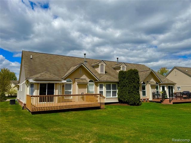 27992 Tremonte Drive 12, New Hudson, MI 48165
